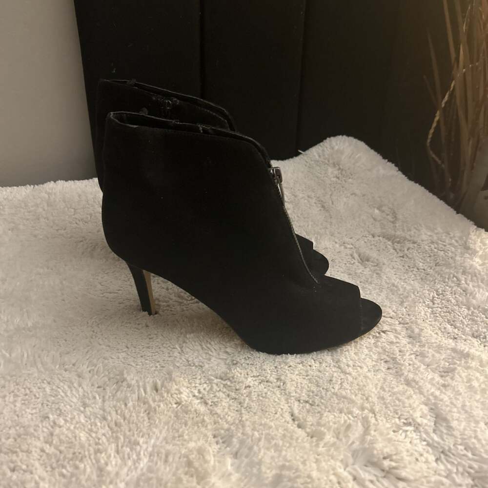 Marc Fisher Serenity Suede Leather Peep Toe High Heel Ankle Boots Front Zip